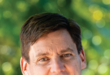 Про прем’єр-міністра Британської Колумбії – Девіда Ебі